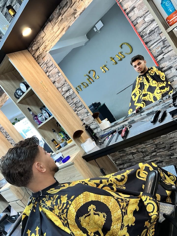 fade og skægtrimning på en kunde hos den lokale cut n shave barber i Slagelse.